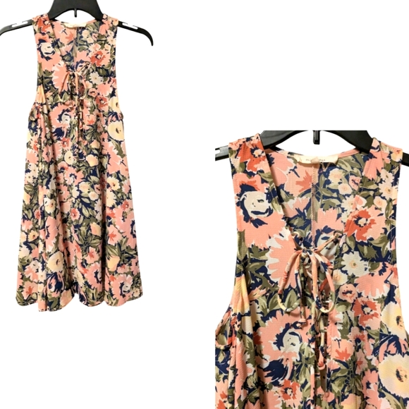 Olivaceous Dresses & Skirts - Olivaceous Pink Floral Halter Sundress V Neck with Front Ties Closure Sz. S